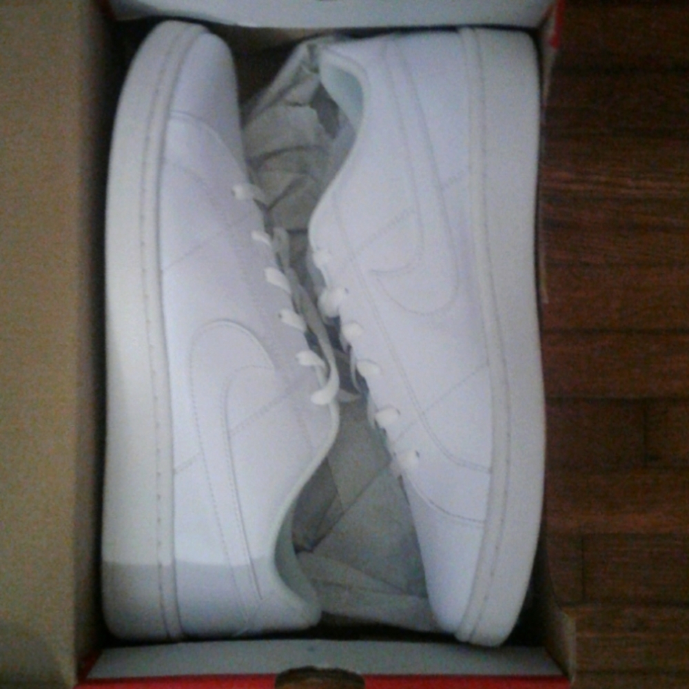 Nike Court Royale